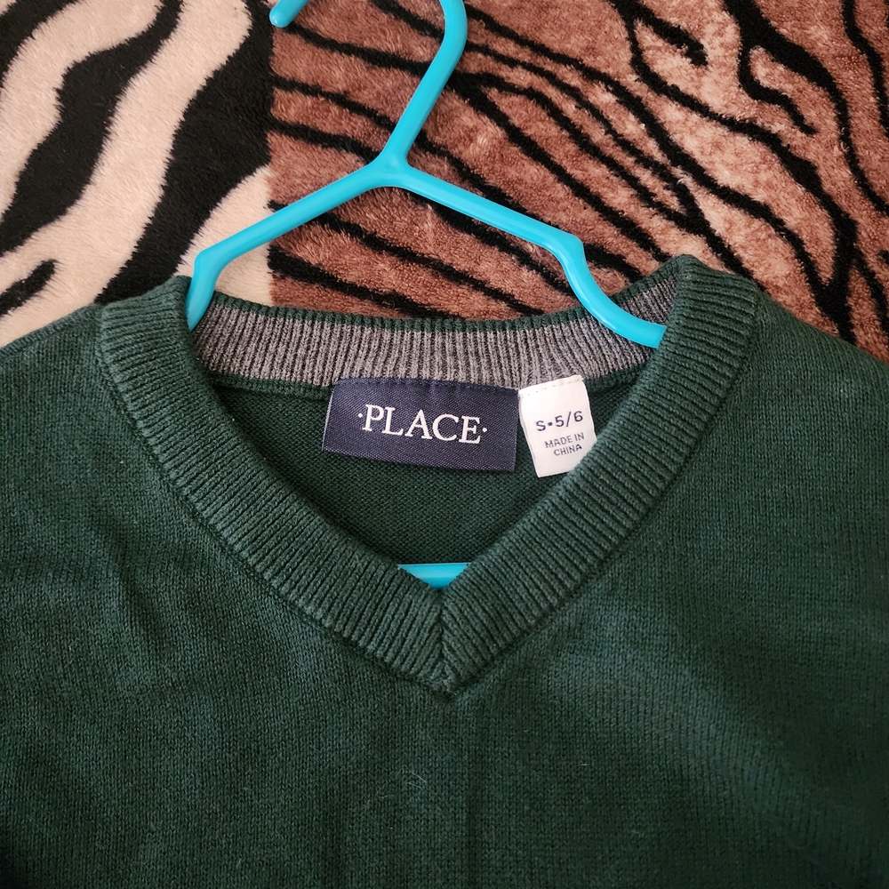 🎉Place Boy's Forest Green V-Neck Sweater Size 5/6 - Picture 4 of 5